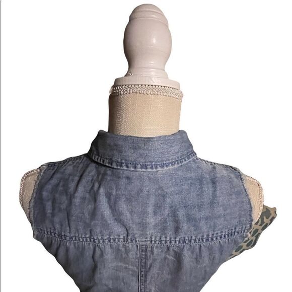 Feed USA + Target | EUC Women’s Sleeveless Denim Chambray Utility Shirt Small - Picture 9 of 11
